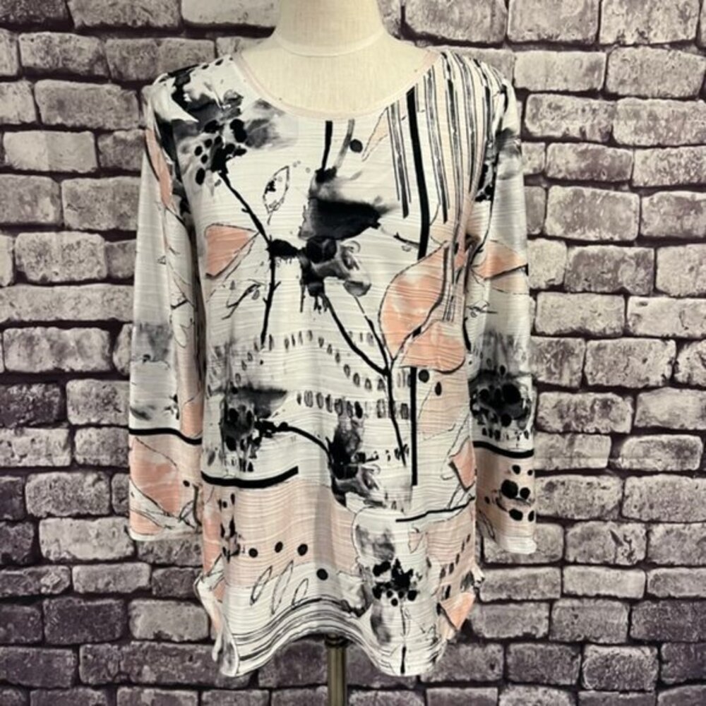 Chico's Zenergy Long Sleeve Rounded Bottom Top Size Small